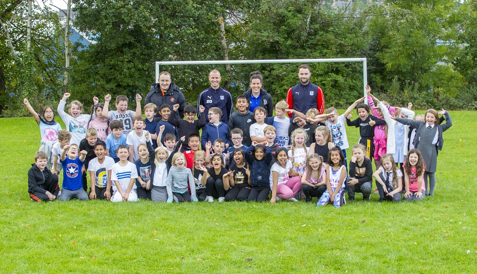 Children from Clepington Primary with the coaches