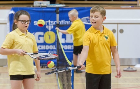 St Mark's Primary pupils play tennis