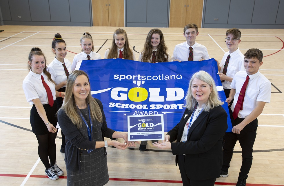 Glasgow Gaelic School receives its award