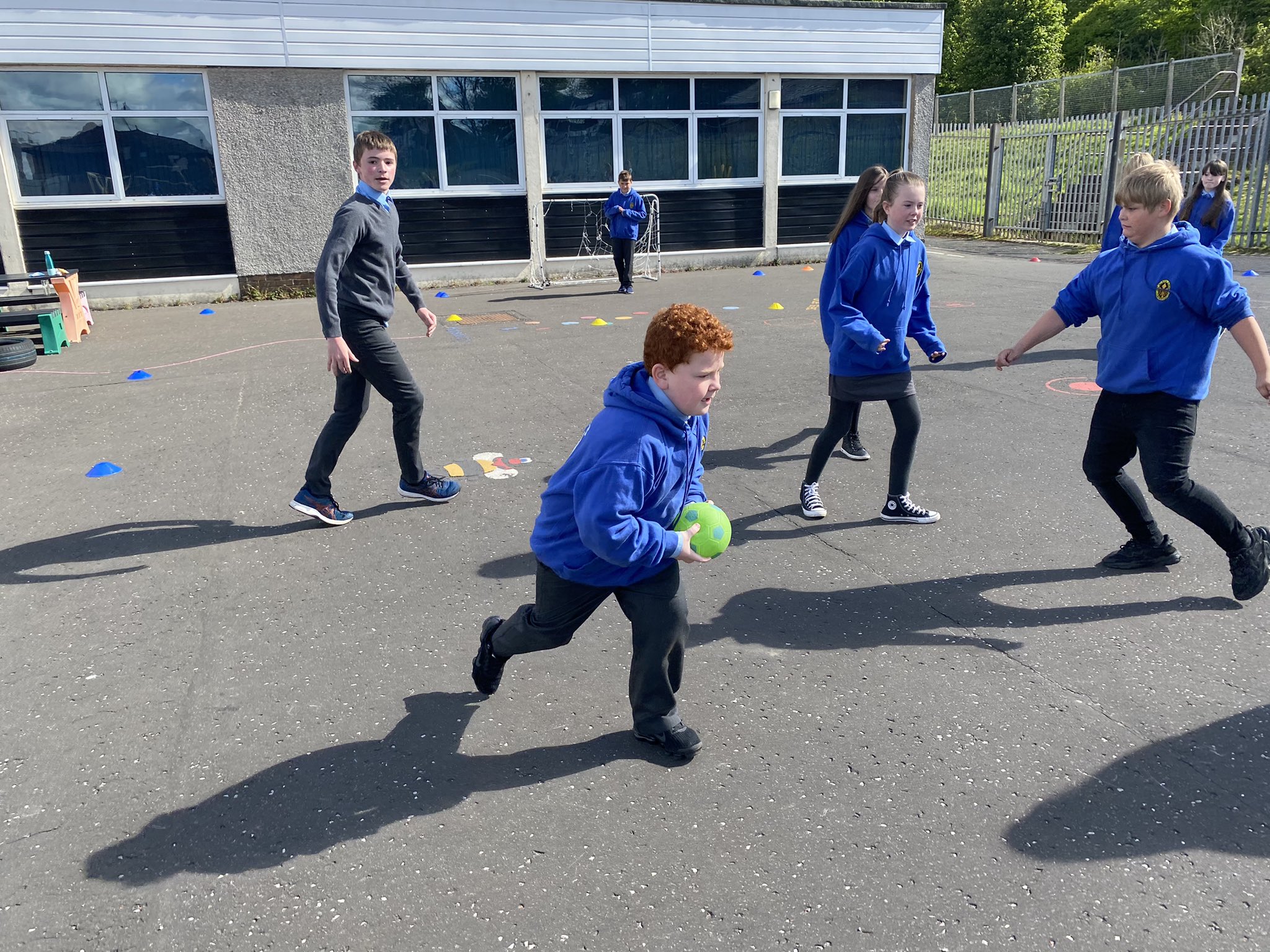 Primary School pupils play Handball